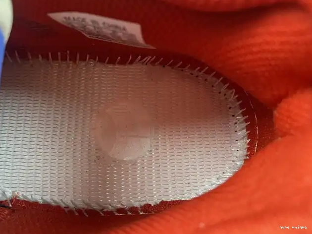hype HQ6979 Boost Hi-Res 700 Adidas Yeezy Red 0516